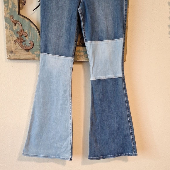 Hollister Blue Flare Patchwork Jeans Excellent Condition NWT Size 9 - Picture 8 of 14